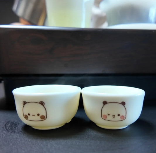 20ml Bubu & Dudu Mini Ceramic Tumbler Cup 20ml
一二布布小茶杯不倒杯白瓷手工雕刻图案